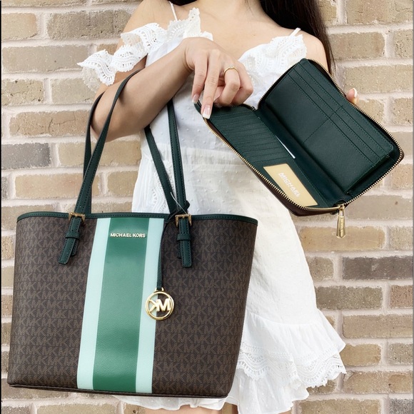 BUNDLE👜Michael Kors Medium Carryall Tote+ Wallet - Picture 2 of 4